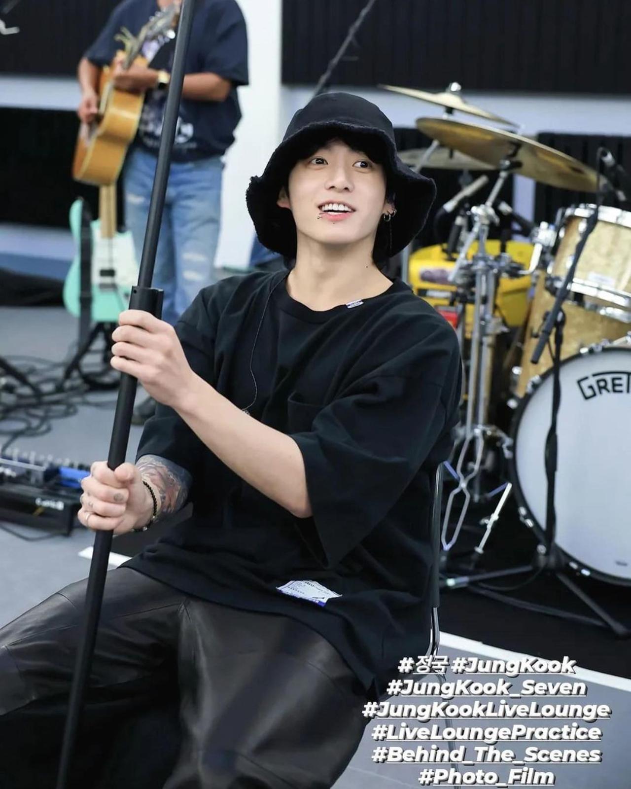 Despite having a cold, Jungkook performed a stunning rendition of ‘Seven’ at BBC Radio 1 Live Lounge 