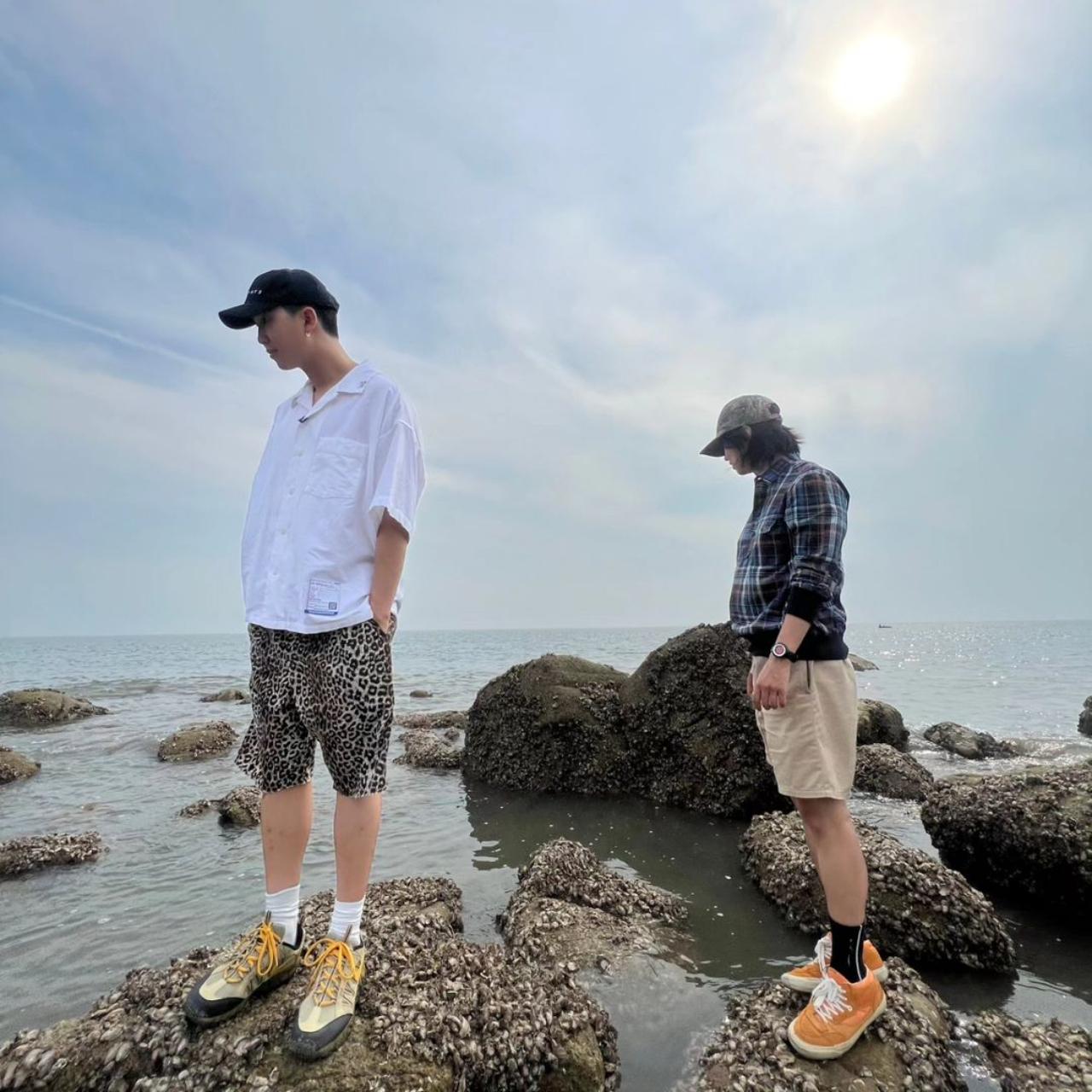 In a rare occurence, Namjoon is dressed flamboyantly in his white shirt and leopard-print shorts (we think its Seokjin's influence). He seems to be on the hunt for crabs at sea (as usual)