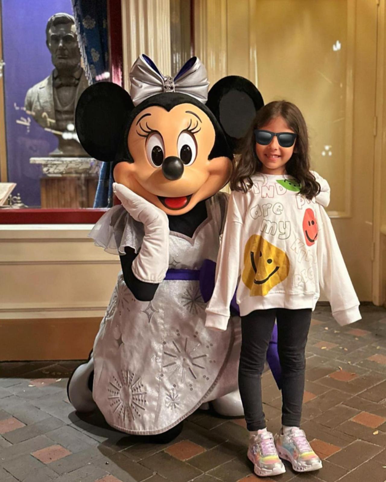Who wouldn't be excited to meet Minnie Mouse? Inaaya looks super happy in her cute white hoodie and sparkly shoes