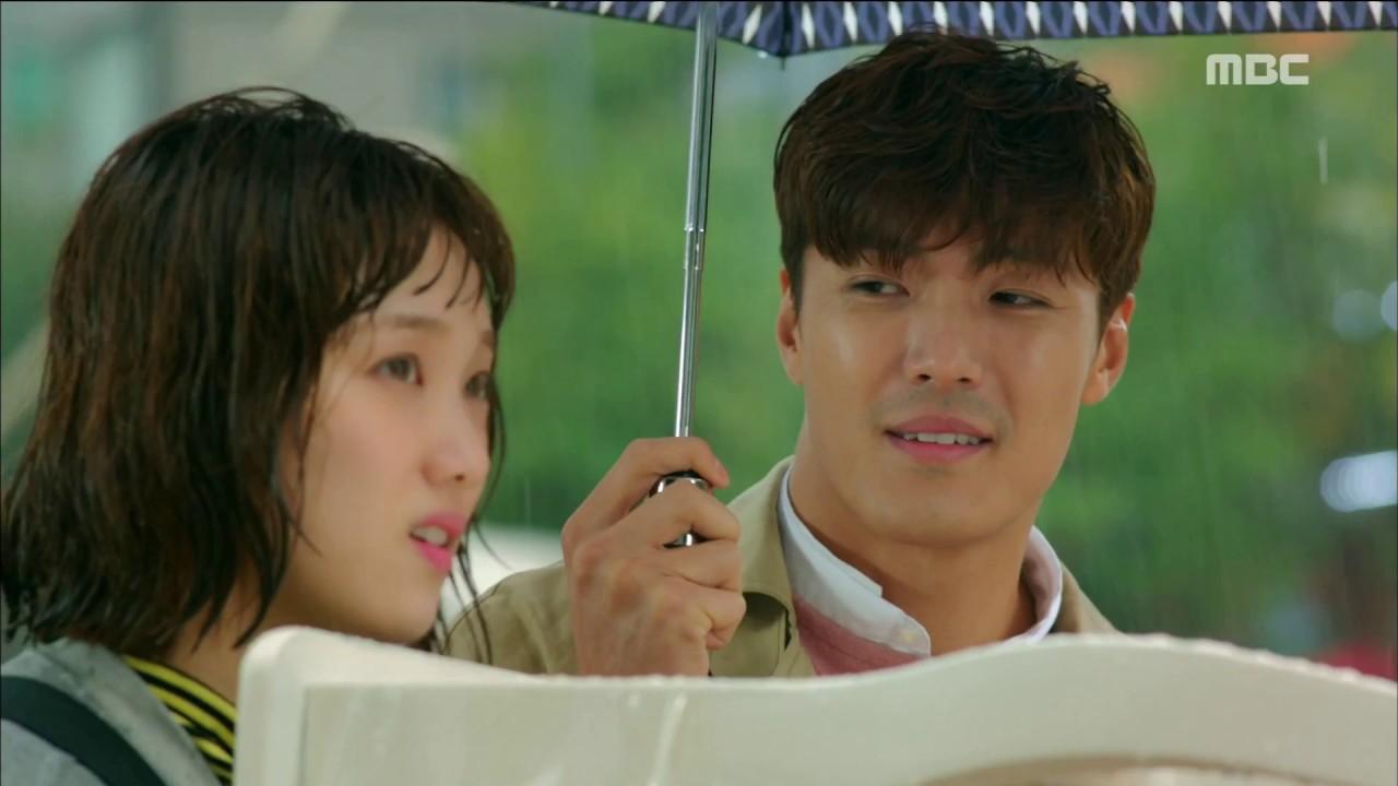 The sweet doctor even shares his umbrella with her even though they are strangers! If only we could find such a man