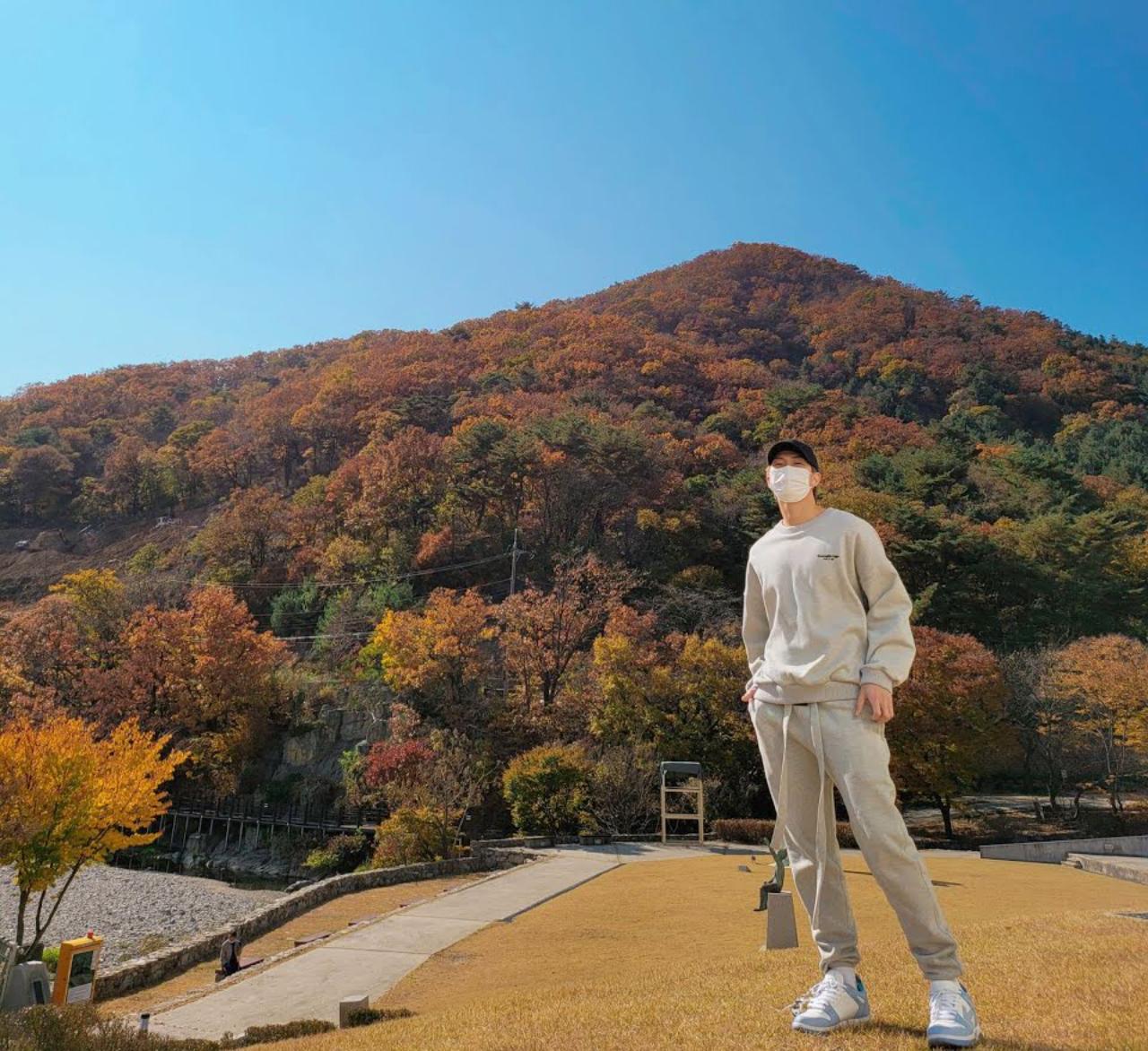 Namjoon amongst glorious autumn colours of crimson, mandarin and golden yellow. It's not too much to expect another masterpiece by the BTS leader with such a stunning muse, is it?