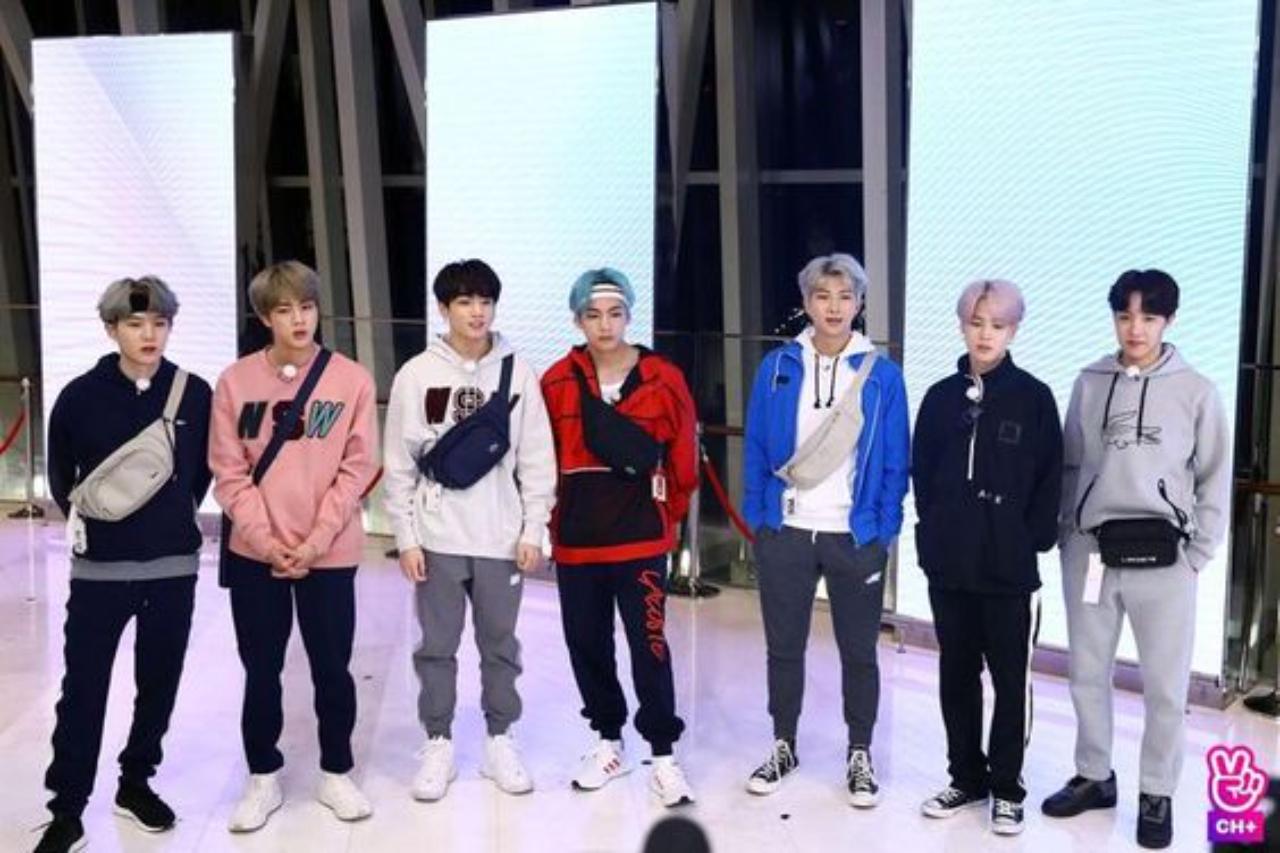Another secret mission! This Run BTS! episode featured the seven members playing different games in an around a massive LOTTE World Mall in Seould to collect cards, which in turn would earn them points