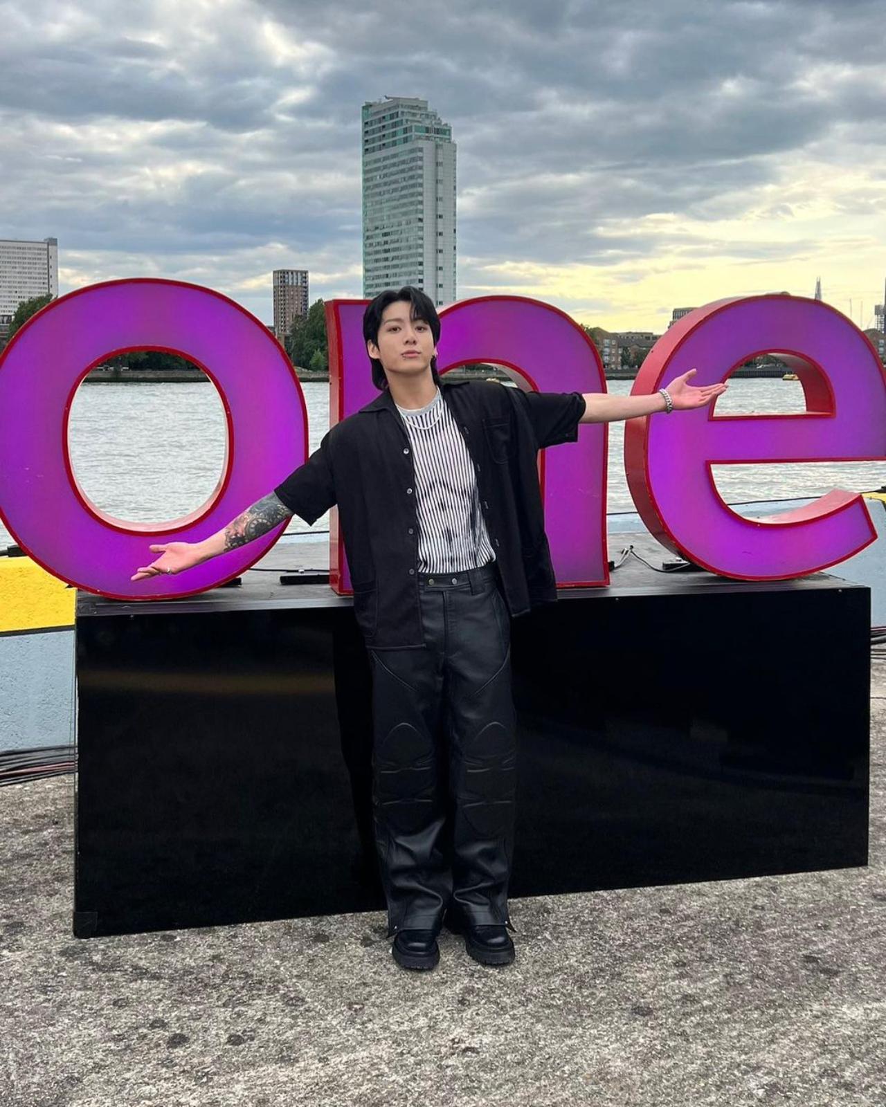 Jungkook also arrived at a super-secret location in London and performed an exclusive version of ‘Seven’ for BBC 'The One' show