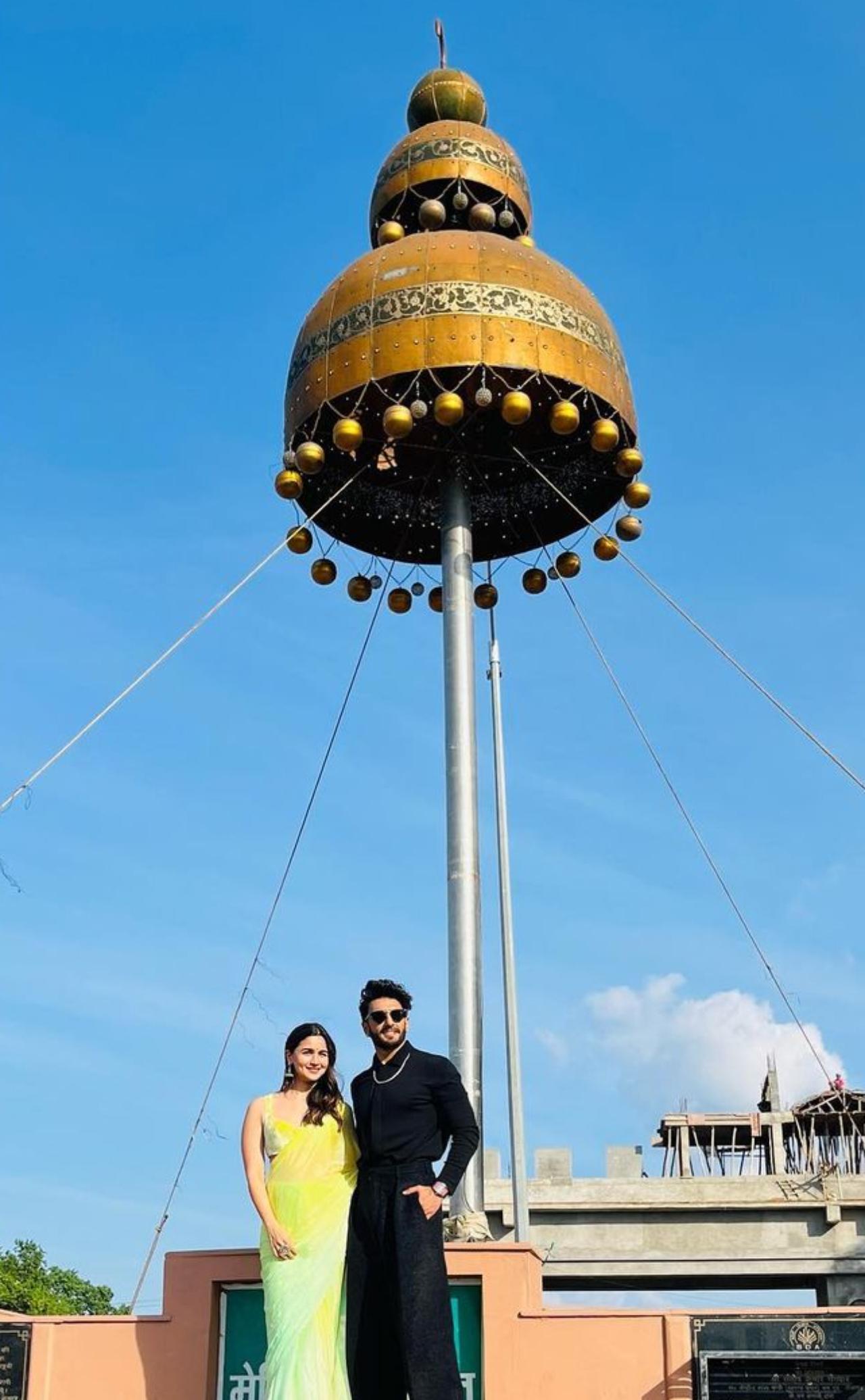 Rocky and Rani made a dhamakedaar entrance at Bareily. 