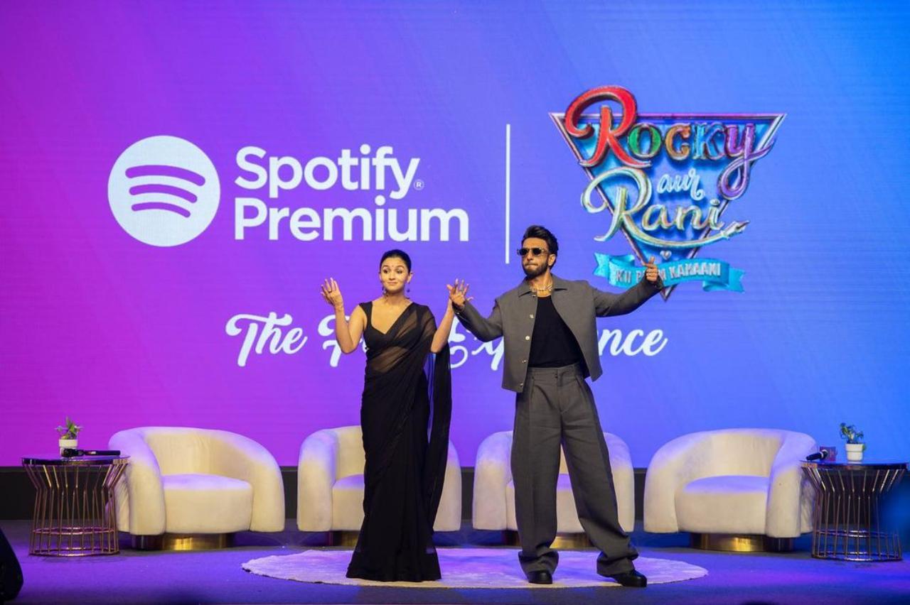 Rocky Aur Rani Kii Prem Kahaani has a stellar soundtrack. From the Ishq Wala Love-esque 'Tum Kya Mile' shot against snow-clad landscapes to the melancholic love tribute 'Ve Kamleya' to the catchy number 'What Jhumka?' audiences can't stop listening to this pyaari kahani wali playlist on repeat. 'Dhindhora Baje Re,' the newest Durga Puja track from the film will drop today