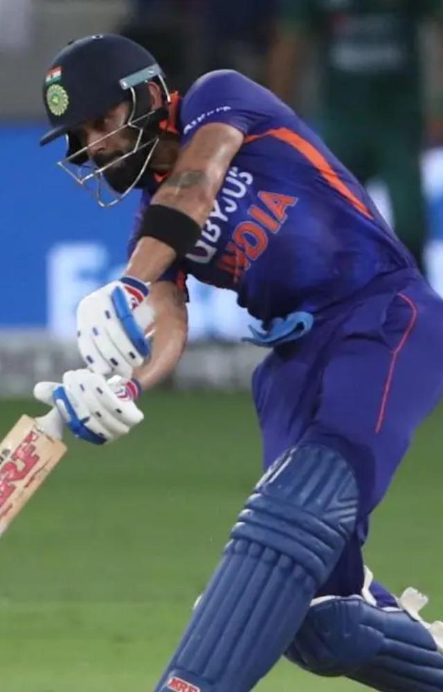Star Indian cricketer Virat Kohli is next on the list with 276 runs in 5 matches. He is the only player to have scored a century in the season.