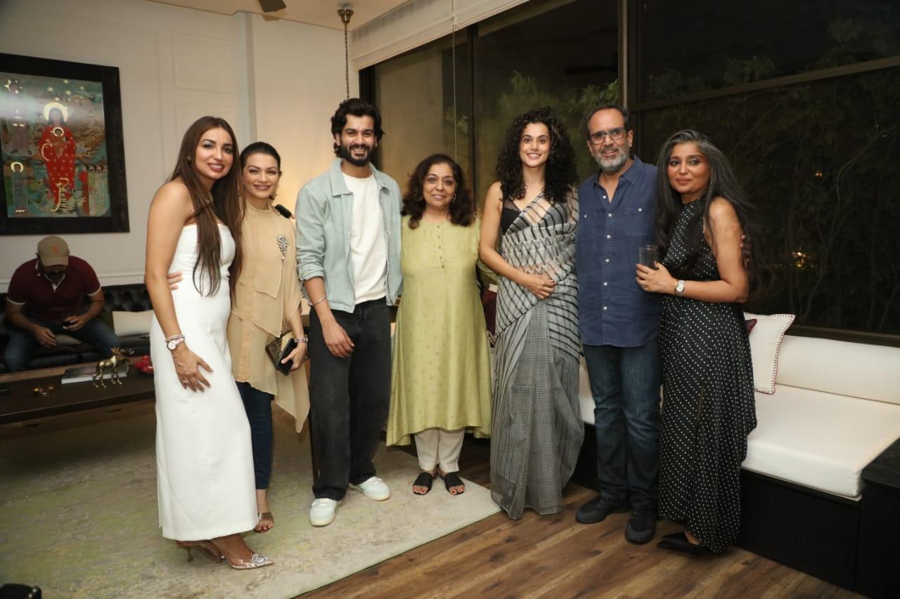 Kanika Dhillon poses with the guests at her housewarming party. From Sunny Kaushal to Prachi Shah and Tapsee Pannu, the guest list was filled with some of the biggest names in the entertainment industry. Dhillon's beautiful white gown, styled to perfection, caught everyone's eye and made her look regal on her special evening!