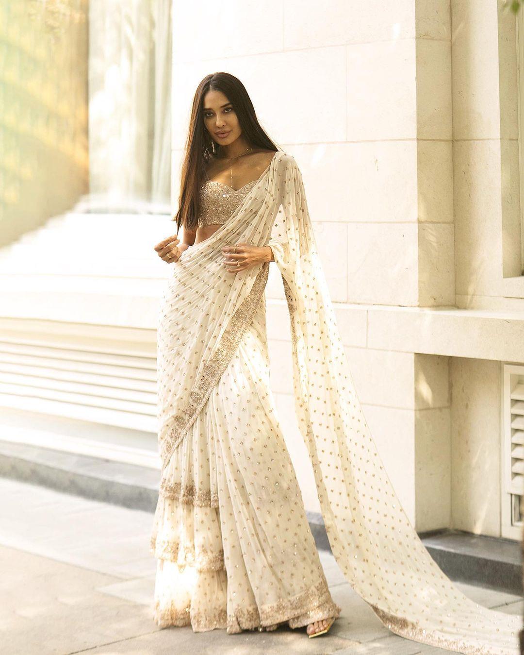 Lisa Haydon epitomizes ethereal beauty in a white saree adorned with a glittery silver blouse by Arpita Mehta.