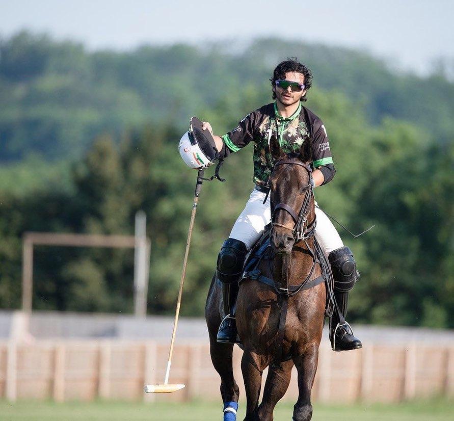 Shikhar Pahariya as evidenced by the picture is a skilled horse rider and a skilled polo player. Janhvi and Shikhar grab headlines for their rumored romance. The rumored couple can be seen attending events together. Recently, he was seen accompanying Janhvi, Khushi Kapoor, and their dad Boney Kapoor as they left for an undisclosed location.