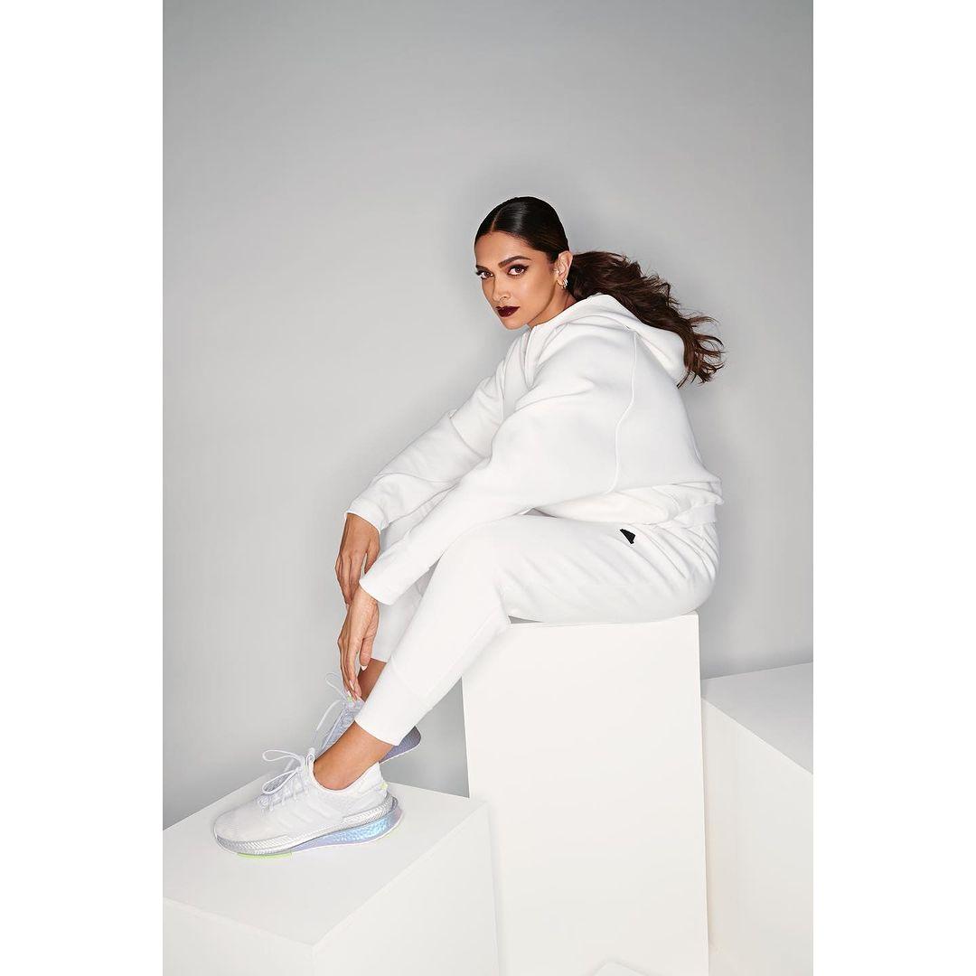 Pure elegance in all white! 