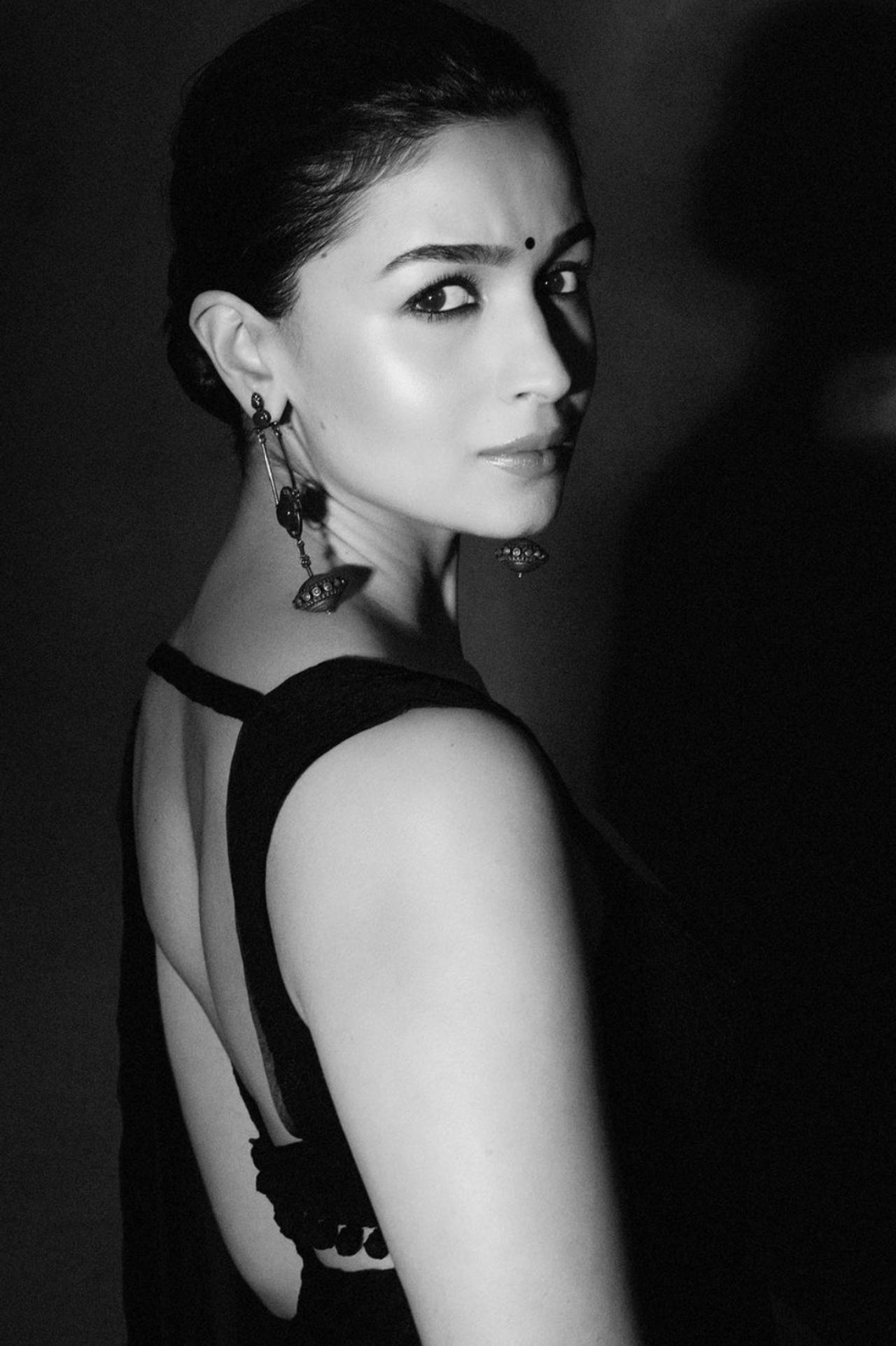 Ranveer and Alia also promoted their songs with Spotify. The actress looked stunning in her elegant black chiffon saree and he hair pulled back into a bun