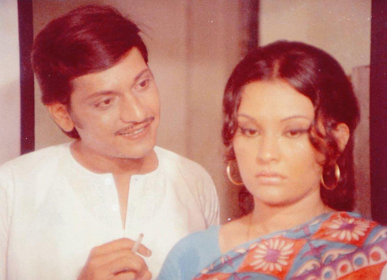 Chhoti Si Baat
In the 1970s, actor Amol Palekar emerged as the embodiment of a novel genre in Hindi cinema, representing the average middle-class individual with typical middle-class ambitions. 'Chhoti Si Baat' stars Palekar in a quintessential Bombay narrative of love sparked amidst city commutes