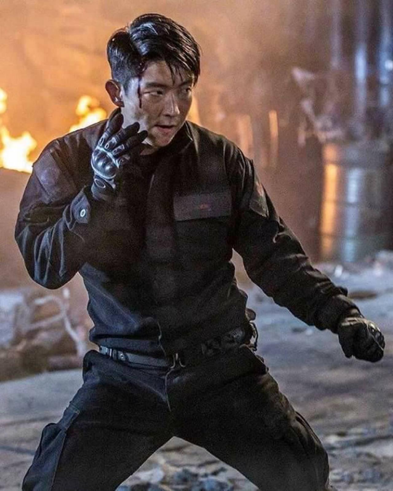 Joon-gi a talented action figure, and rarely uses stunt doubles. In 'Resident Evil: The Final Chapter,' Lee Joon-gi made his Hollywood debut, demonstrating his martial arts skills. Despite receiving mixed reviews, the film went on to become the highest-grossing entry in the entire franchise