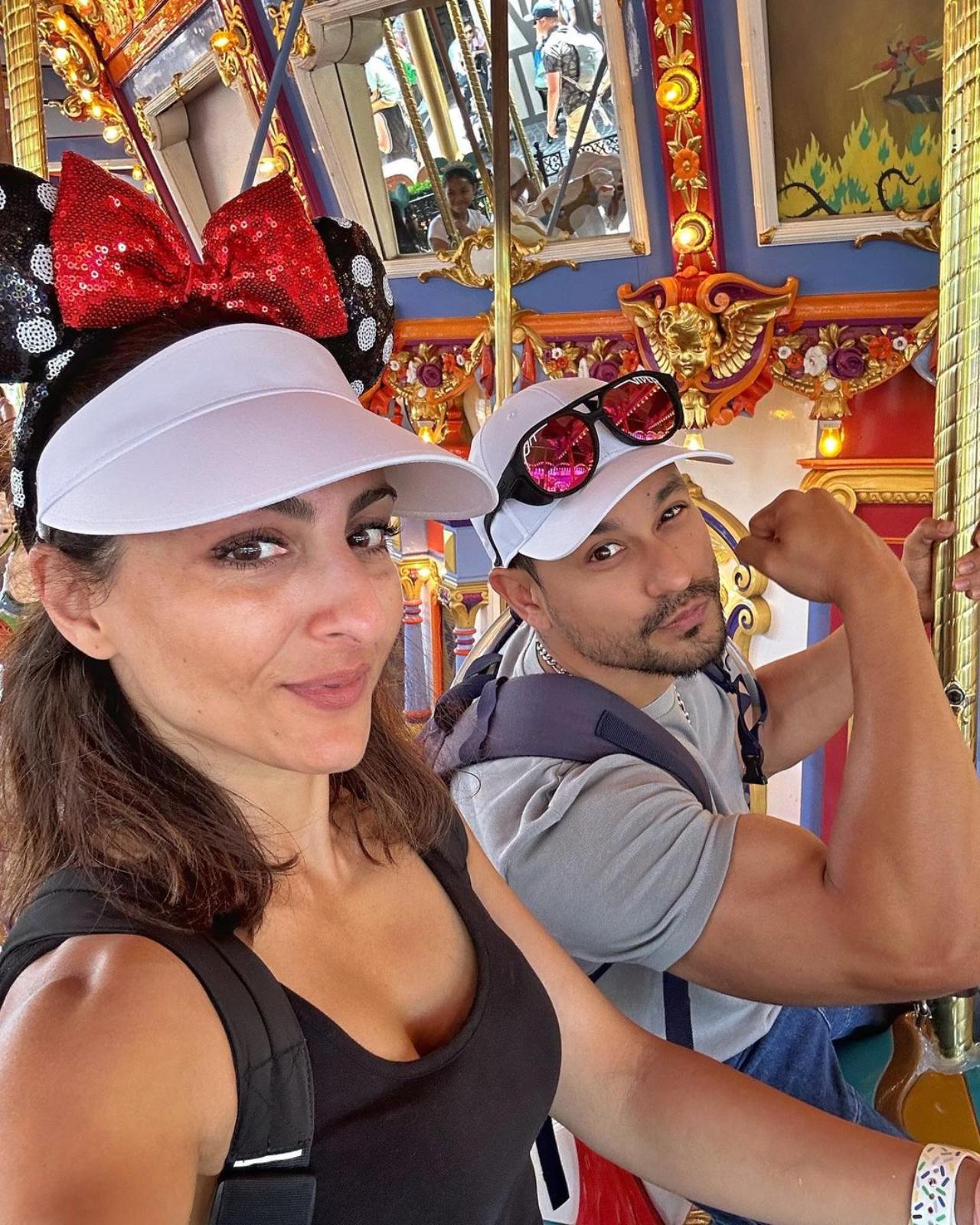 No way is Soha going to let her husband enjoy the merriment alone! The couple seem to be one step ahead of their daughter in enjoying their rides. The actress even has a Minnie Mouse hairband!