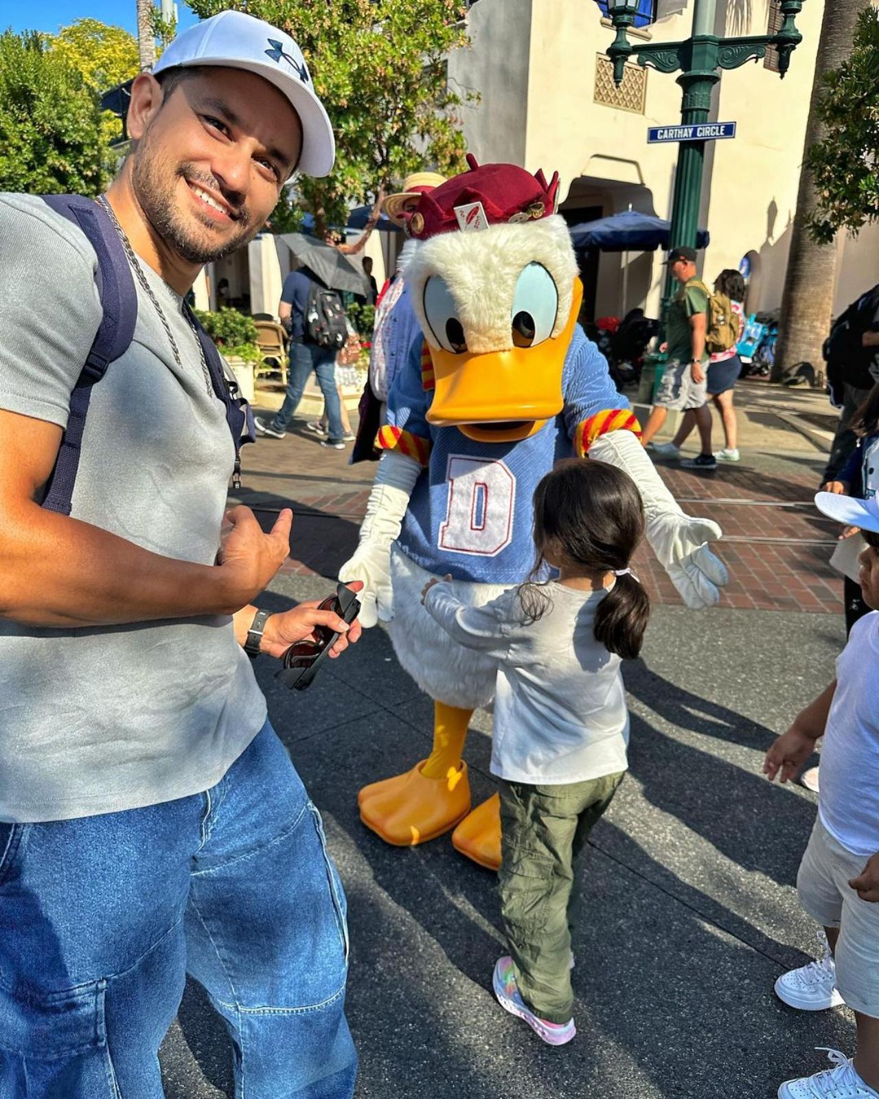A dad is watching his daughter living her fairytale. Inaaya bravely shakes hugs Donald Duck