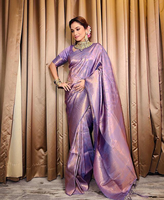 Ankita chose a purple printed saree with contrasting jewellery for this look