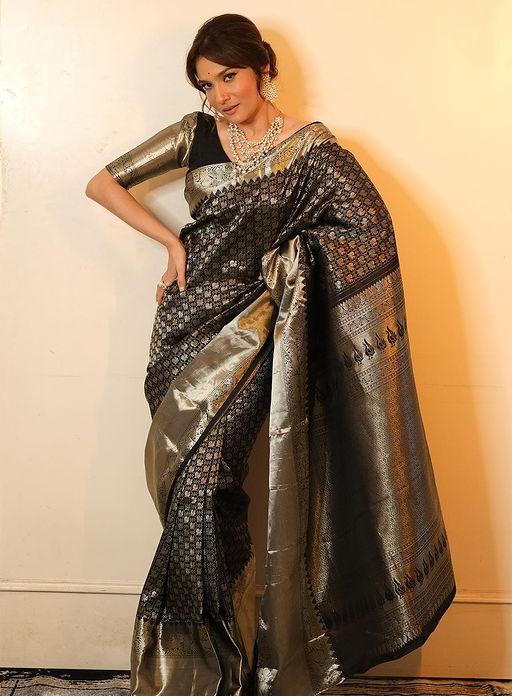 Ankita Lokhande opts for a golden embroidered black saree. For this look, she chose minimalistic make-up with heavy jewellery
 
