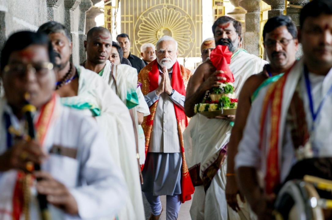 In Photos: PM Modi offers prayers at famous Bhadrakali temple in Warangal