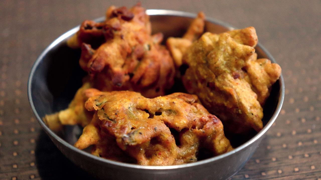 Crispy Aajwain pakode. PICS/ANURAG AHIRE