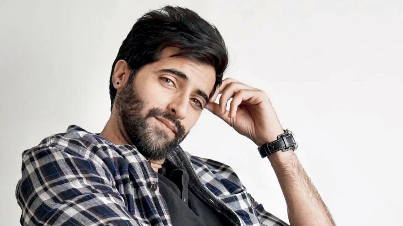 Akshay Oberoi kickstarts third edition of 'Illegal'