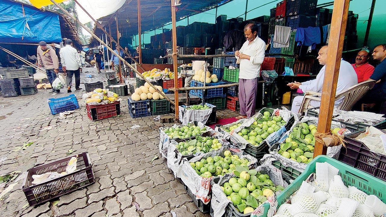 Apna Fruit Market in Shimpoli, Borivli. Pics/Nimesh Dave