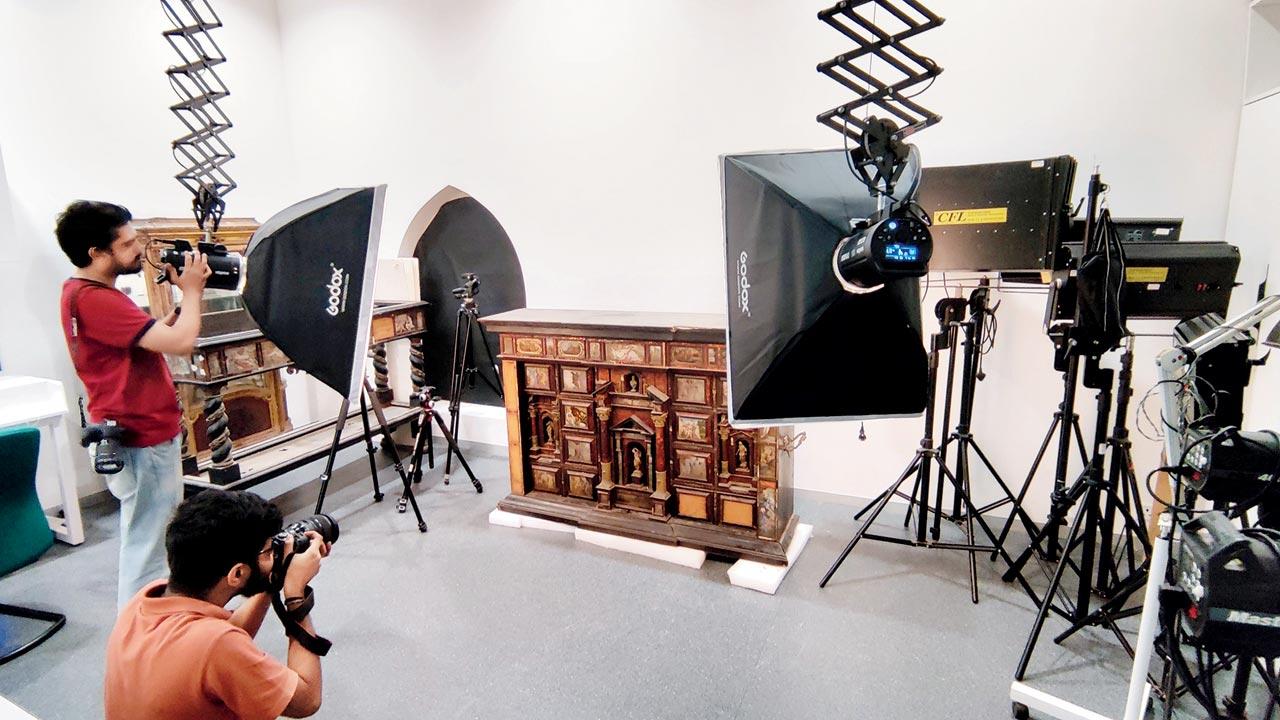 Digital documentation section Imaging using UV light facilitates the study of missing and minute details on artefacts, the presence of layers as well as timelines of objects or paintings. This is the backbone of the conservation process and helps the team base their decisions after seeing these findings. Previously, the department faced a challenge when it came to imaging larger objects, especially textiles.