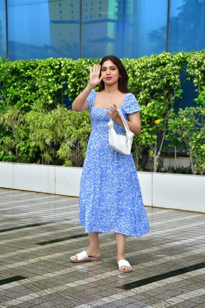 Bhumi Pednekar looked ethereal in a blue frock and carried a white bag as she posed gracefully for the paparazzi in Andheri. 