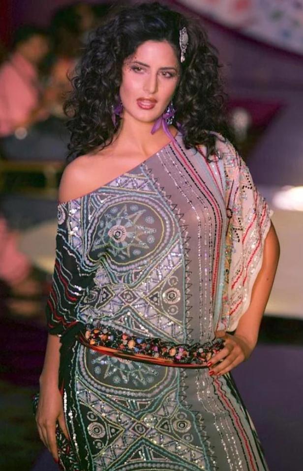 Katrina brought out her inner bohemian for this walk. In this multi patterned dress and curls that perfectly frame her face, Katrina perfectly deliveres the vibe that was needed