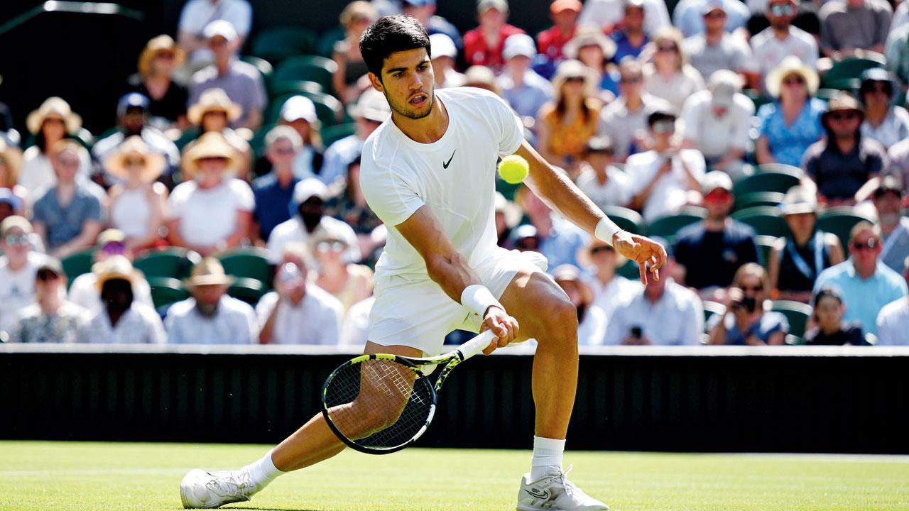 Wimbledon 2023: Carlos Alcaraz sweeps into third round