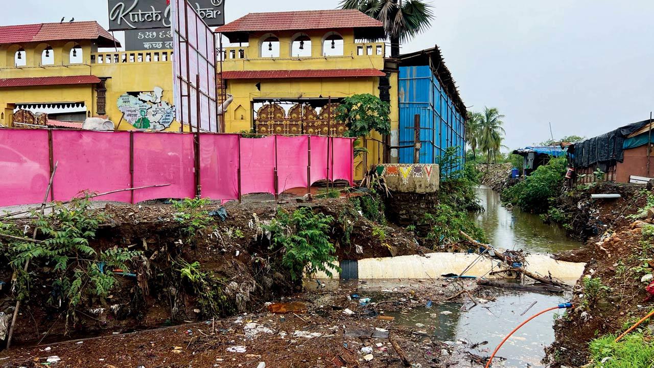 Kutch Darbar is one of the restaurants constructed on NHAI land near Sasunavghar where the roads were heavily waterlogged. Pic/Hanif Patel