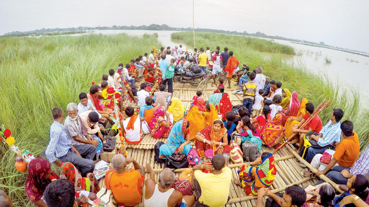 People crossing the Ganga in Bihar