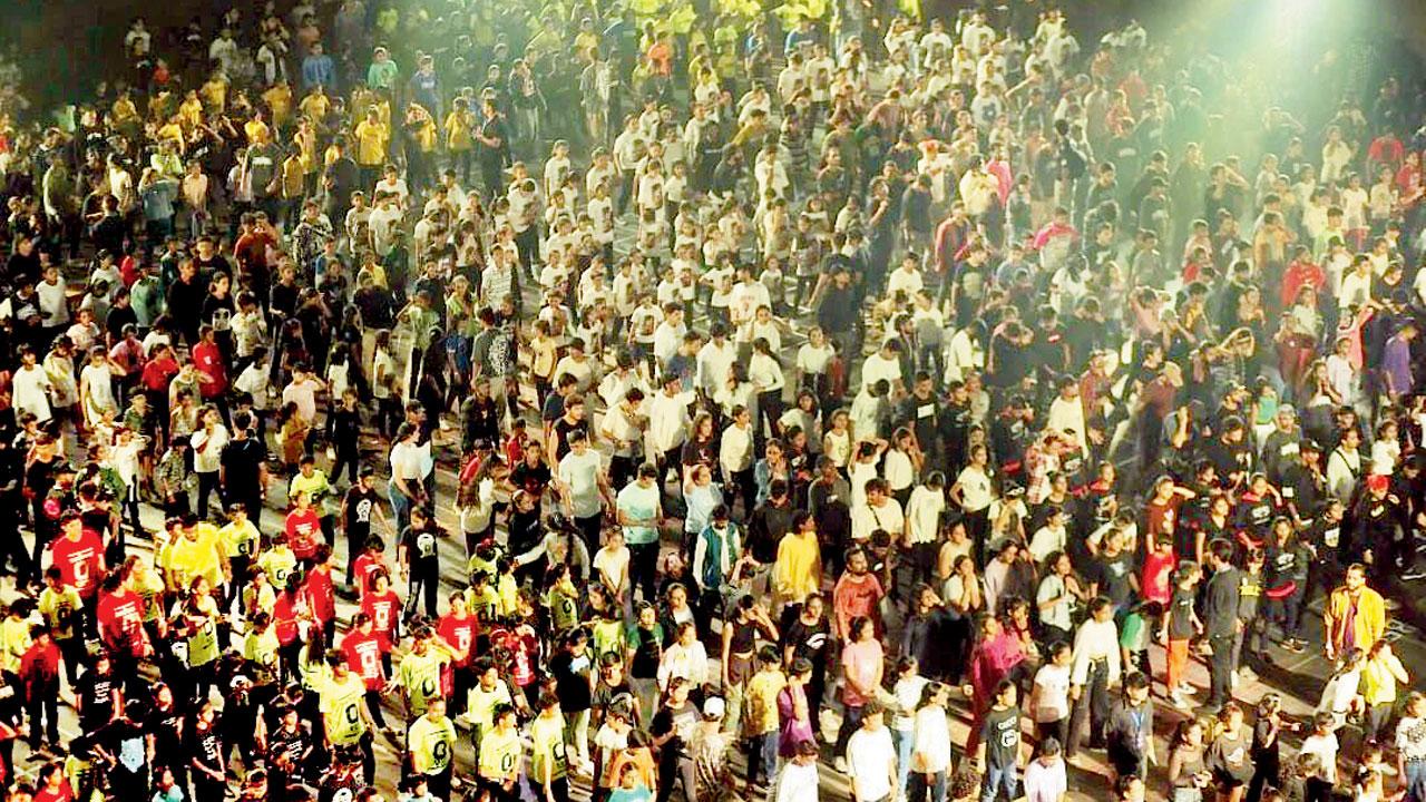 A total of 1,864 dancers got together to enter the Guinness World Records