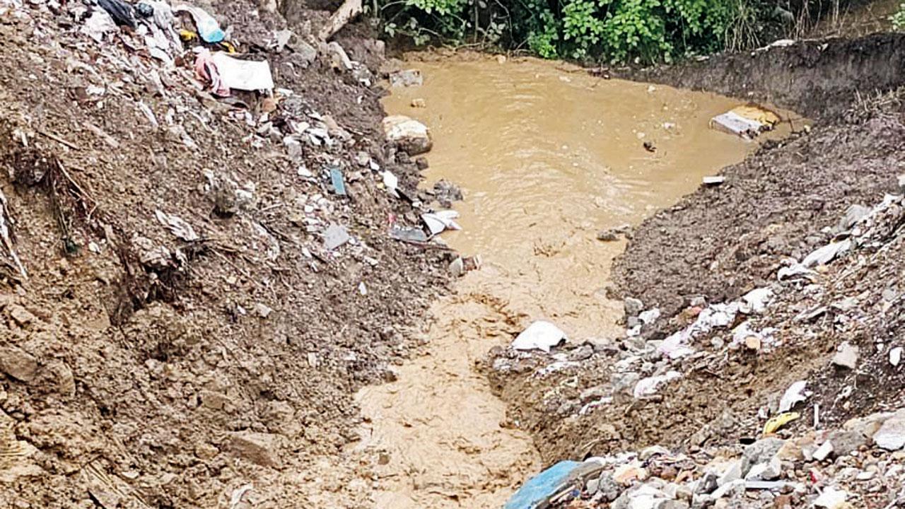 It took four days to create a temporary drain amid 40-ft high debris dumped behind Kinara dhaba, say officials. Pics/Hanif Patel