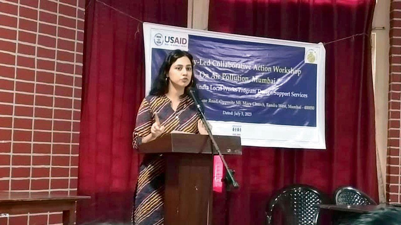 Divyasha Arora, project coordinator for Waatavran, speaks at the conference