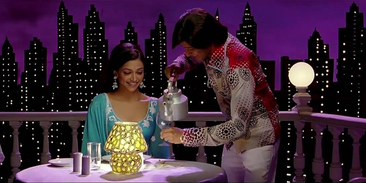 'Main Agar Kahoon' is a beautiful song from the Bollywood movie 'Om Shanti Om', released in 2007. The song is sung by Sonu Nigam and Shreya Ghoshal