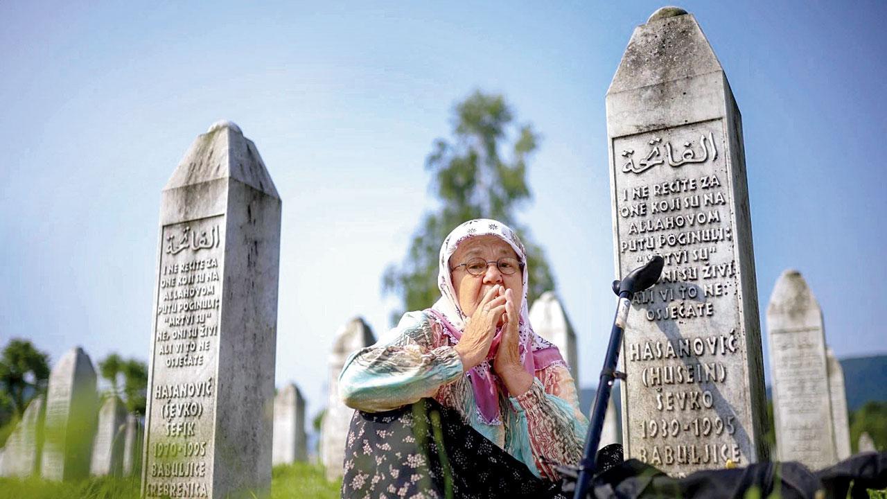 Scores gather in Bosnia to mark massacre