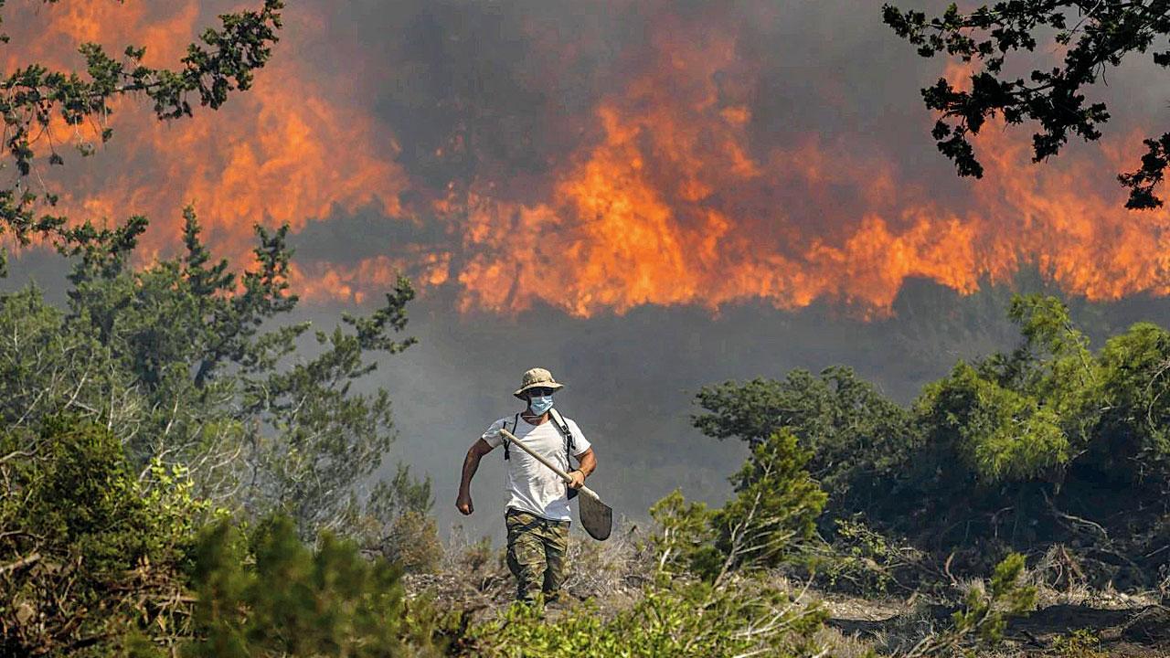 Greece faces more wildfire evacuations