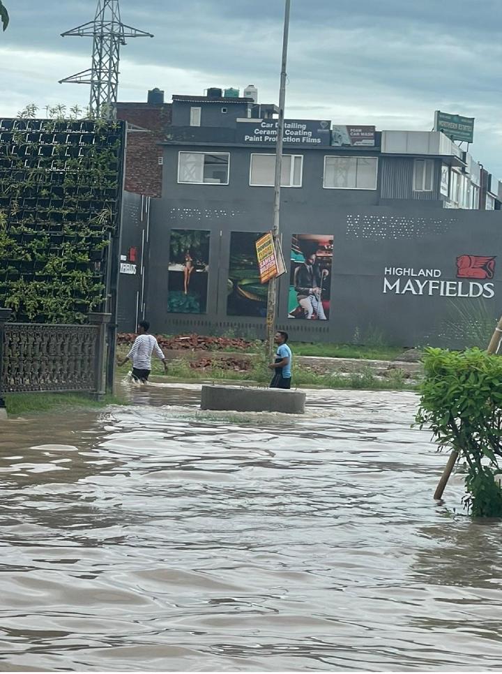 Rains in Manali can be deceiving. In Mumbai, we gauge the intensity of rainfall by heavy rains and strong winds. In Manali, there will be deceptively mild drizzles but the real indicator of danger is the rising river level of the Beas River, pointed out Mithil Sampat, a lawyer by profession