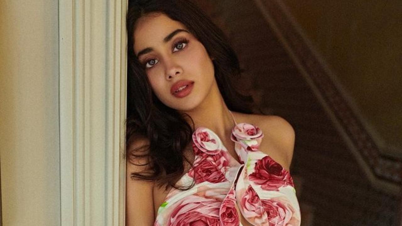 Wacky Wednesday: Janhvi Kapoor’s reply to ‘Bird that can rotate its head up to 270 degrees’ will leave you stumped 