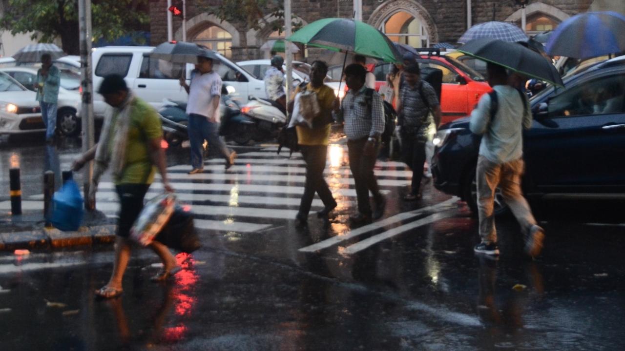 The Regional Meteorological Centre has issued a 'orange alert' for Mumbai from Wednesday to Friday (Pic/Sameer Abedi)
 