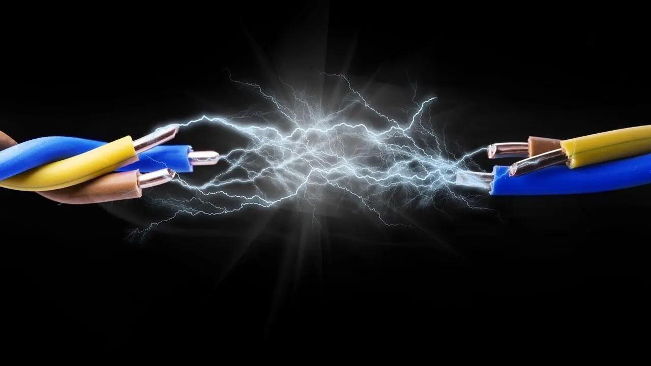 Maharashtra: Two workers save electrocuted eight-year-old girl's life in Palghar