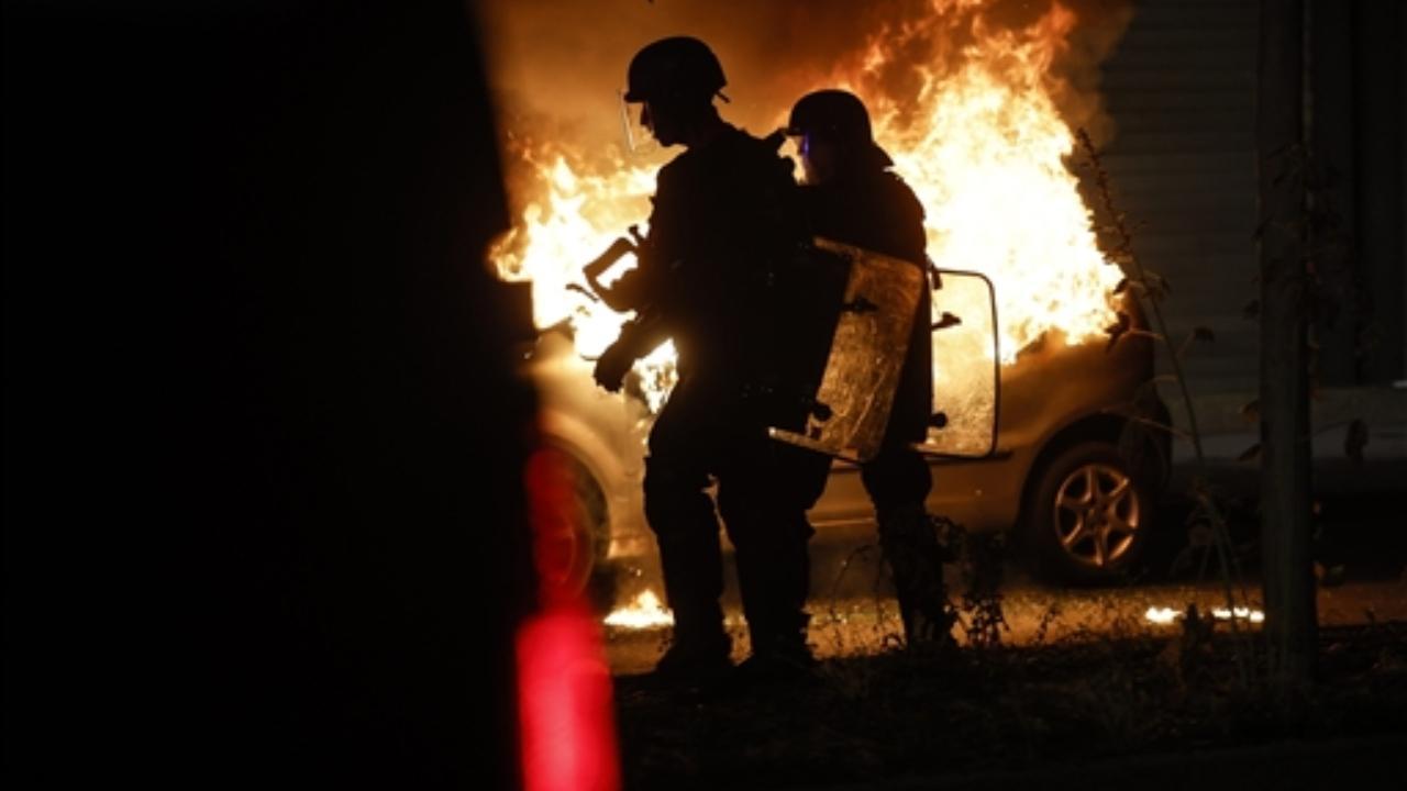 France: 45,000 police officers deployed to deal with night rioting