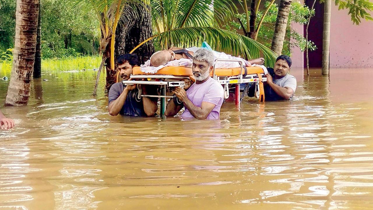 Downpour floods Kerala, red alert in 2 districts
