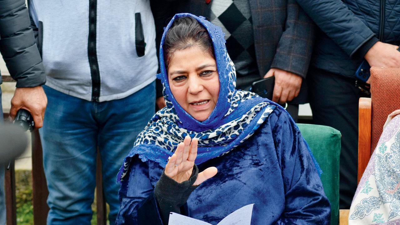 PDP chief Mehbooba Mufti seeks early SC hearing on Article 370