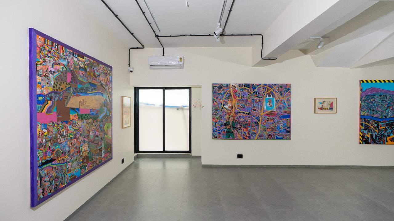 The Juhu gallery is the largest of Method's locations, spanning an expansive 1800 sq ft. With ample natural light and 12 ft high walls, the space provides an ideal setting for exhibitions and creative interactions.
