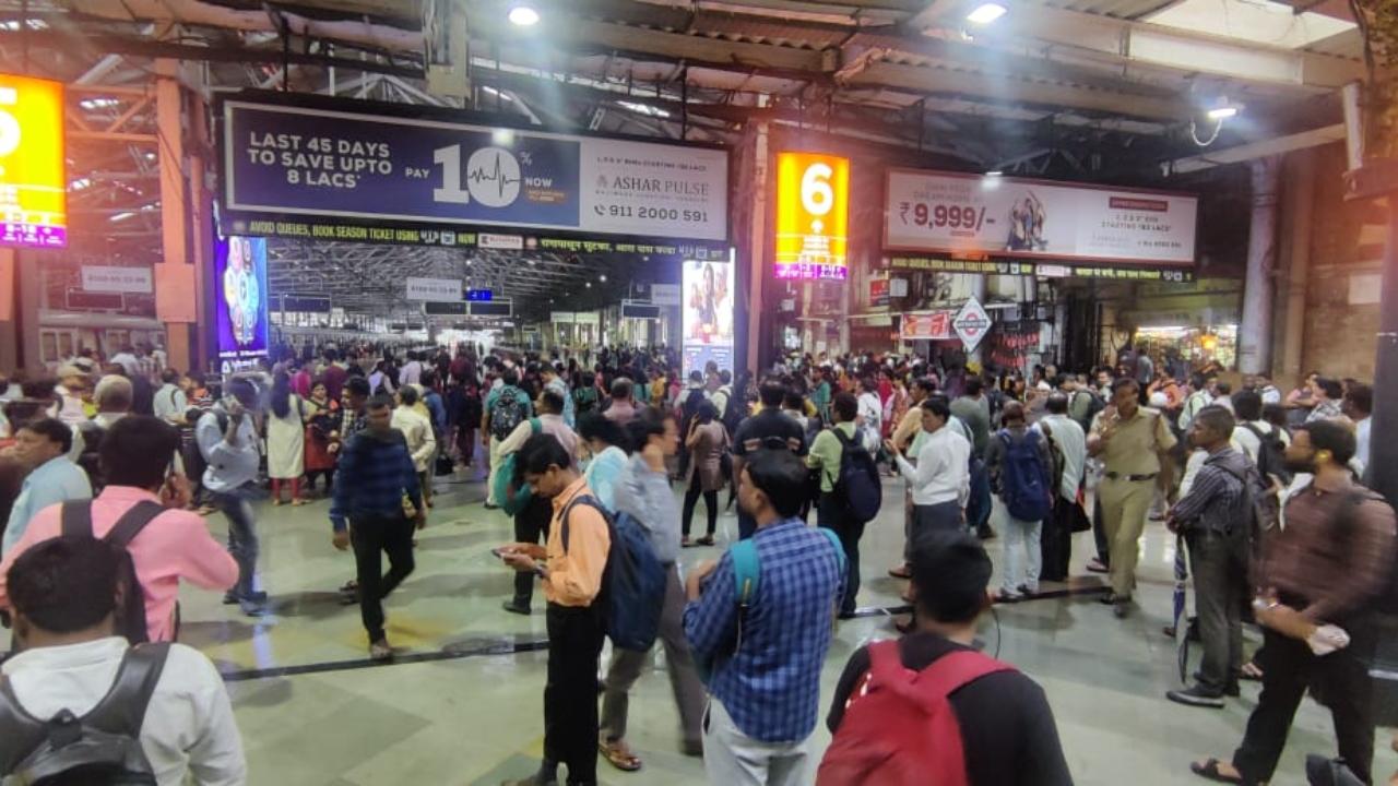 The heavy downpour in Mumbai and its neighboring Thane district contributed to the disruption of train services on the Kalyan-Kasara section. The point failure incident occurred at approximately 2.40 pm, as reported by Dr. Shivraj Manspure, the chief public relations officer of the Central Railway, according to the PTI