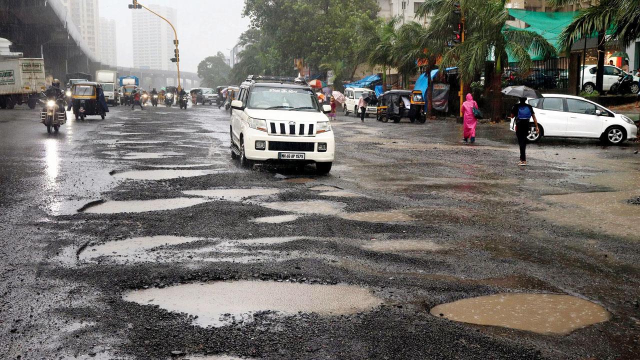 “The BMC had teams in each ward to monitor potholes. The BMC is spending Rs 125 crore on resurfacing bad patches of roads. Each ward has also been given R2 crore for repairs of potholes. The BMC had also allotted R48 crore to wards. It uses reactive asphalt and Rapid Hardening Concrete technology to repair potholes. In the western suburbs, the work of filling potholes on the roads towards the south is done well. This is one of the best works in Mumbai amid the monsoon,” claimed a BMC official. Pic/Anurag Ahire