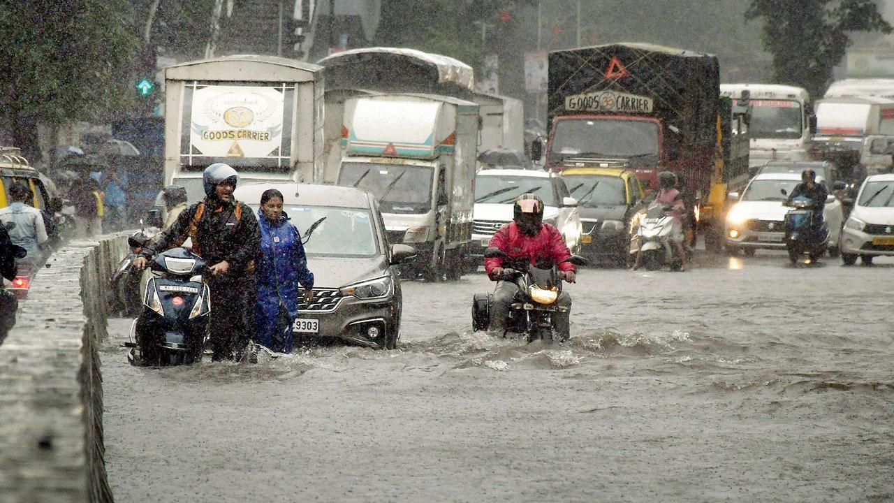 Tardy monsoon makes this wettest-ever July for Mumbai