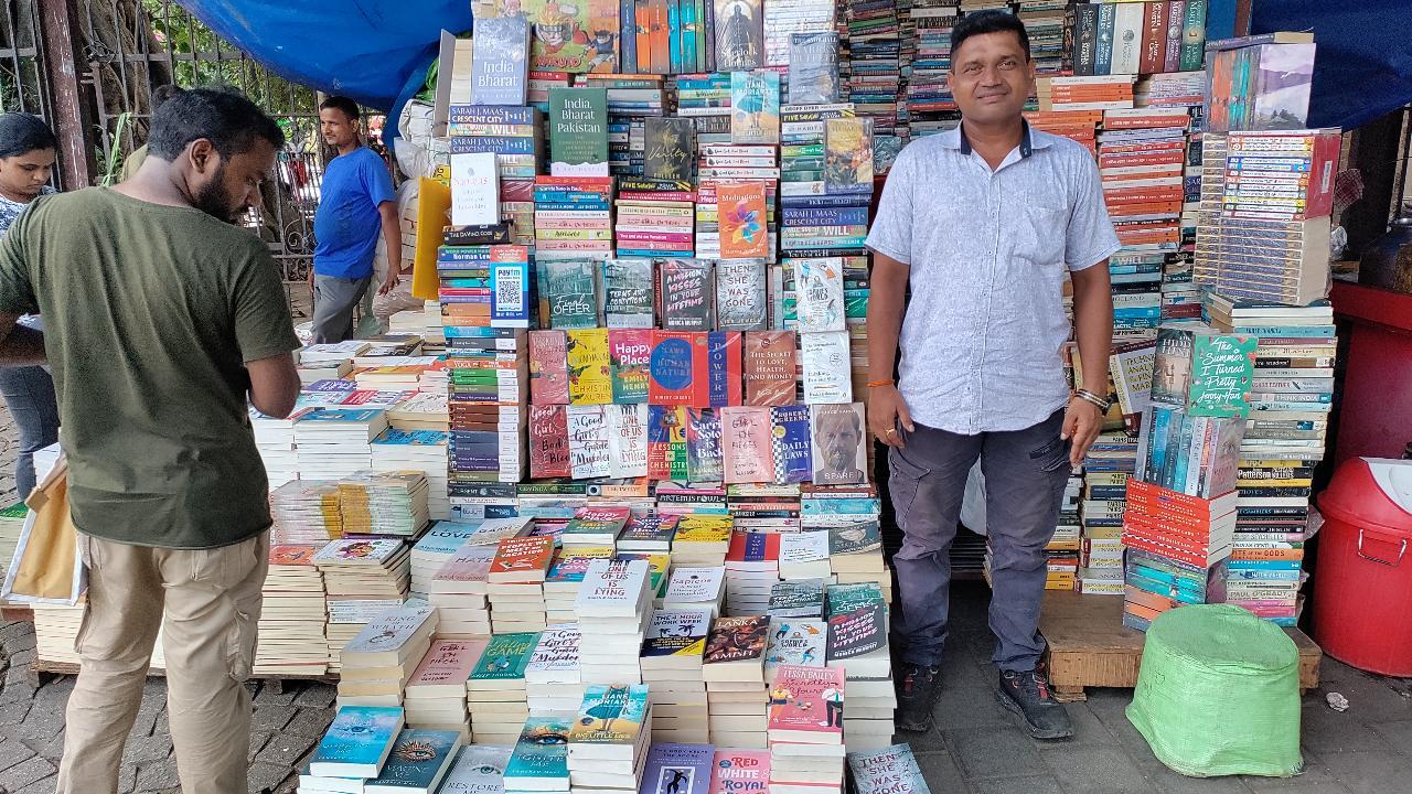 This Churchgate bookseller near Flora Fountain is selling books for only Rs 100