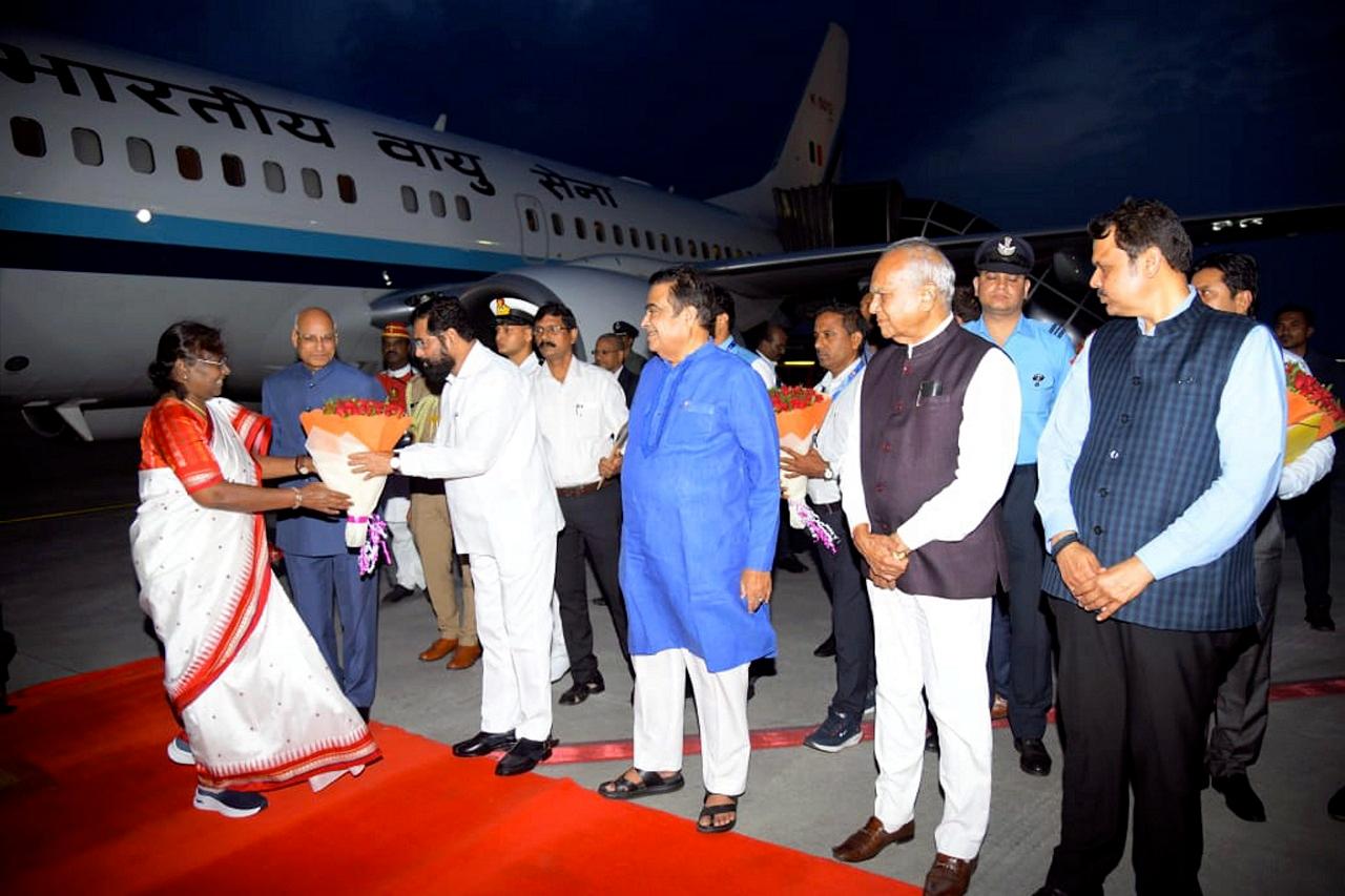 The President arrived at the city airport on Tuesday evening and was welcomed by Maharashtra Governor Ramesh Bais, Chief Minister Eknath Shinde, Deputy CM Devendra Fadnavis and Union minister Nitin Gadkari The President arrived at the city airport on Tuesday evening and was welcomed by Maharashtra Governor Ramesh Bais, Chief Minister Eknath Shinde, Deputy CM Devendra Fadnavis and Union minister Nitin Gadkari